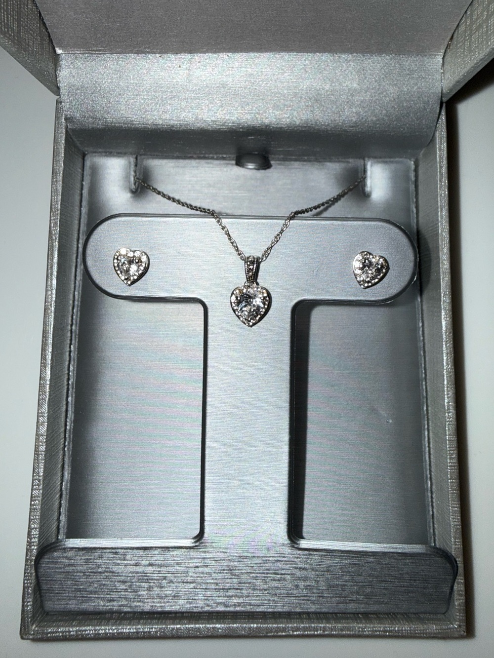 NWT Zales Heart Necklace & Matching Earrings Set